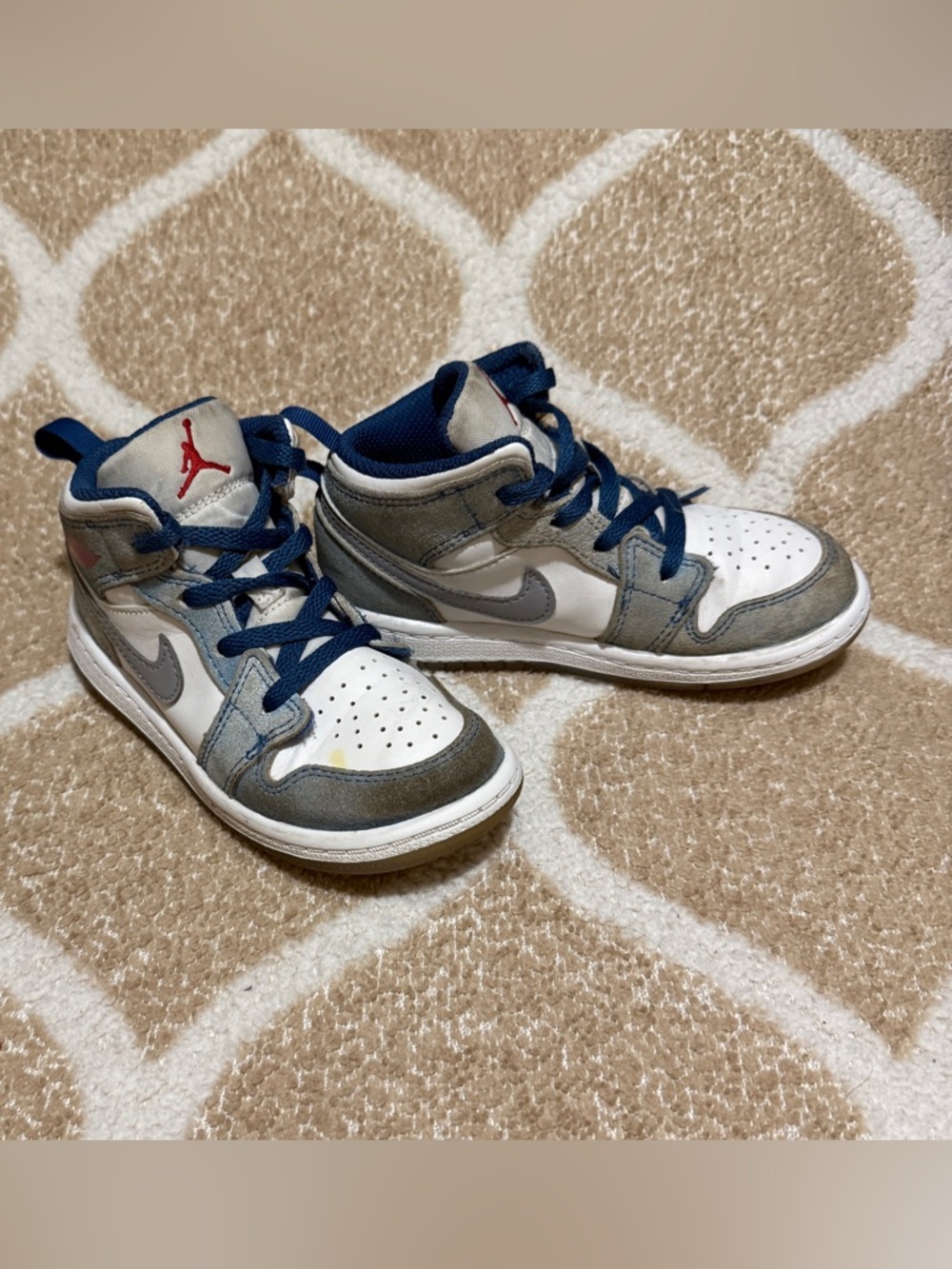 Air Jordan 1 Mid Kids Sneakers